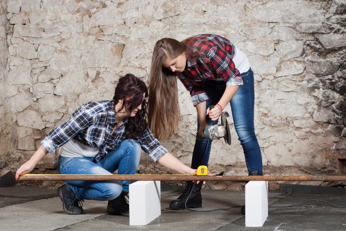 Майсторски техники: Превърнете бормашината и ъглошлайфа в многофункционални инструменти